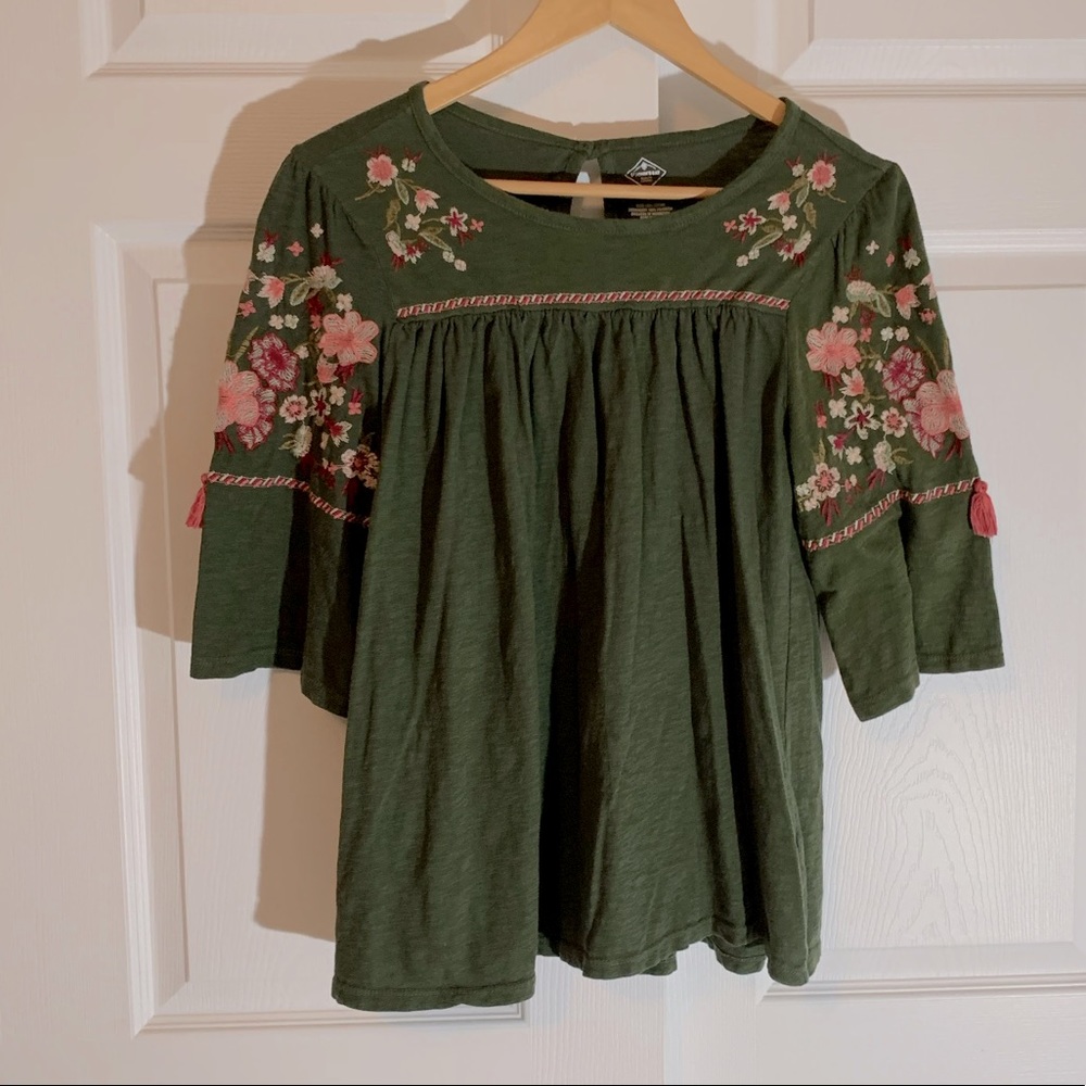 Boho St. John’s Bay Top with Pink Floral Embroidery, Size M